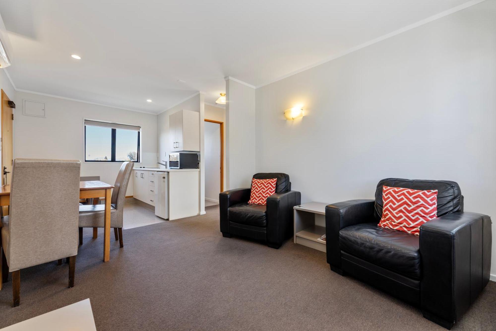 Knightsbridge Court Motor Motel 4*
