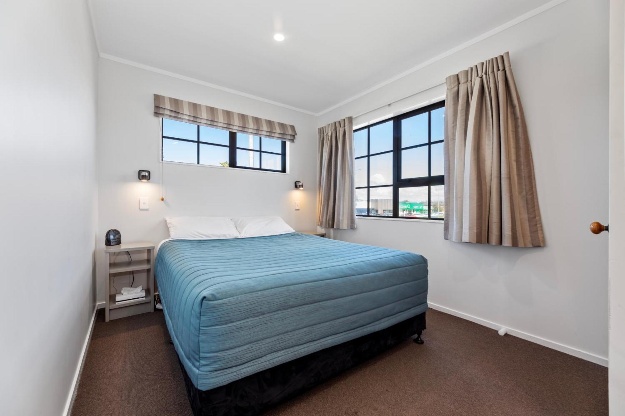 Knightsbridge Court Motor Motel