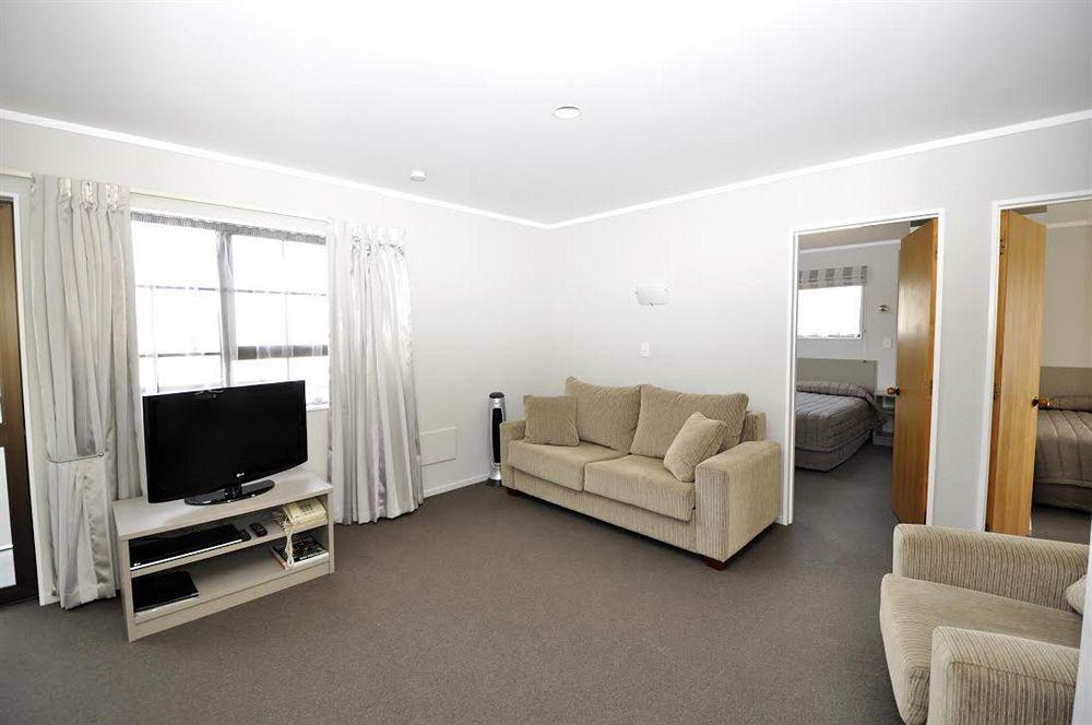 Knightsbridge Court Motor Blenheim