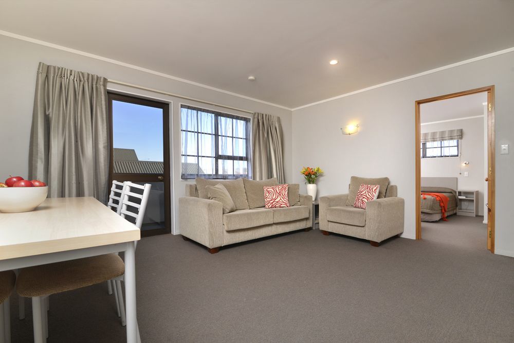 Knightsbridge Court Motor
